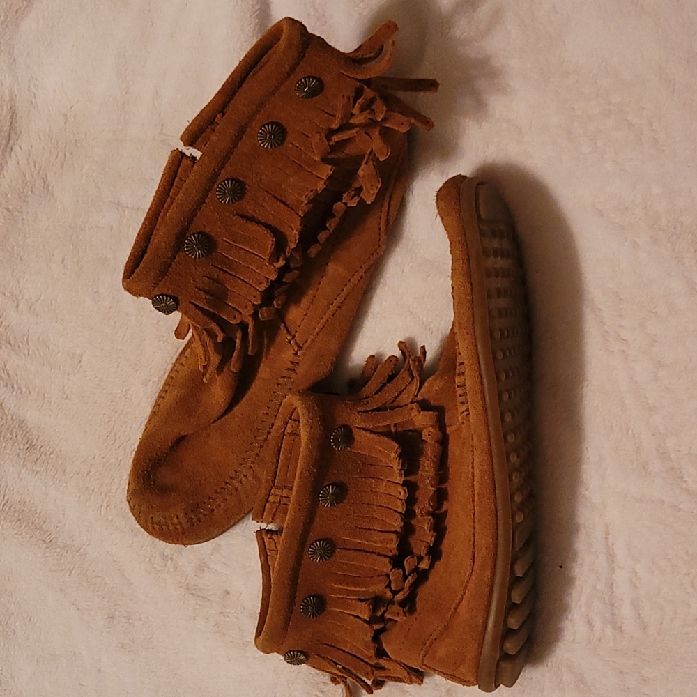 Minnetonka: double Fringe - Brown Suede Leather Moccasins; Size 9
